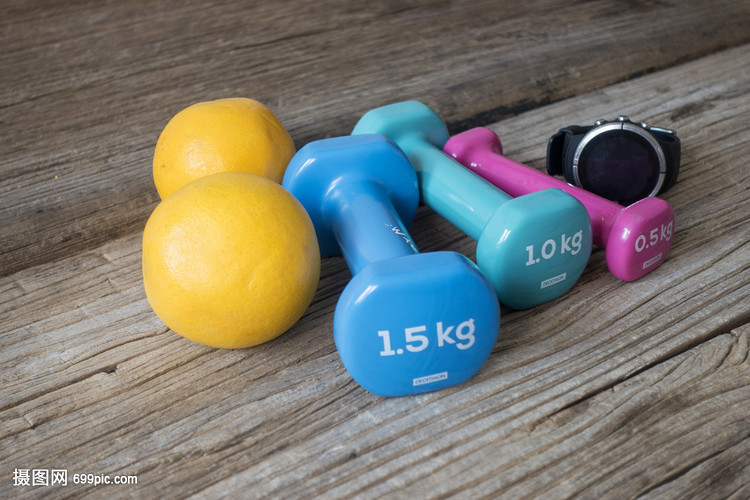 運(yùn)動(dòng)器材啞鈴運(yùn)動(dòng)手表和水果